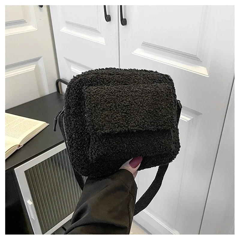 Crossbody Taske i Plys – Fluffy, Luksuriøs og Kompakt - My Store